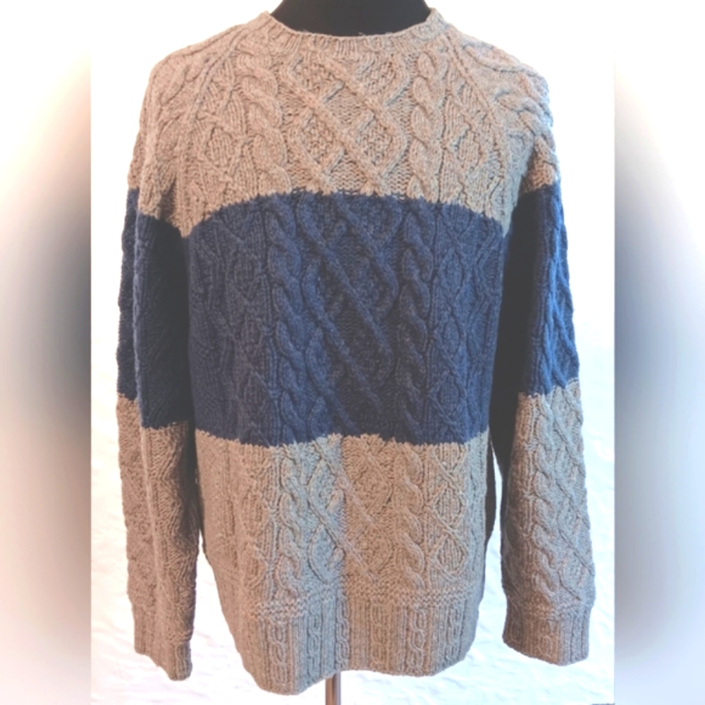 Classic Tommy Hilfiger cotton/wool blend sweater. Navy and gray. XL